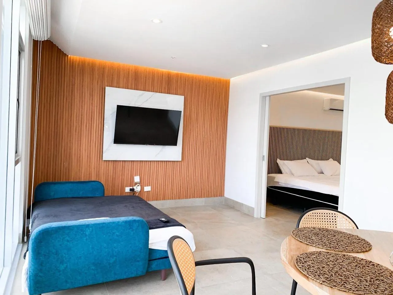 Suite De Lujo, Cerca Mall Del Sol, Parqeo Privado, Sofa Cama Guayaquil Apartment