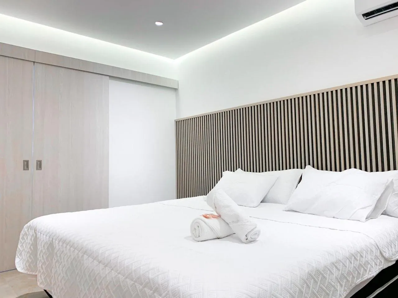 Suite De Lujo, Cerca Mall Del Sol, Parqeo Privado, Sofa Cama Guayaquil Apartment