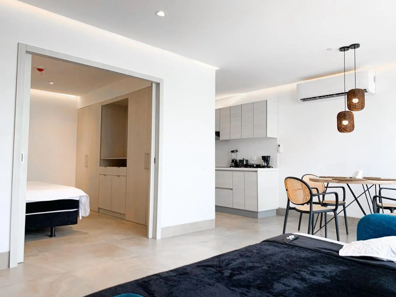 Suite De Lujo, Cerca Mall Del Sol, Parqeo Privado, Sofa Cama Guayaquil